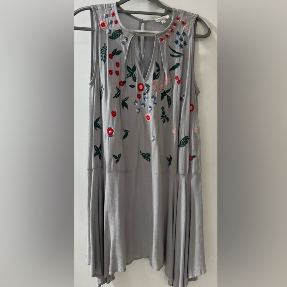 Lot of 2 Umgee Embroidered Sleeveless Floral Wash Dress - White & Light Gray - Picture 3 of 3